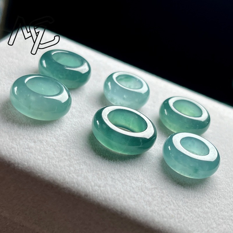 Natural Emerald Blue Water Luc - Necklaces 评论和价格