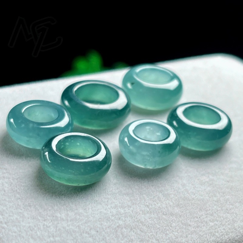 Natural Emerald Blue Water Luc - Necklaces 评论和价格