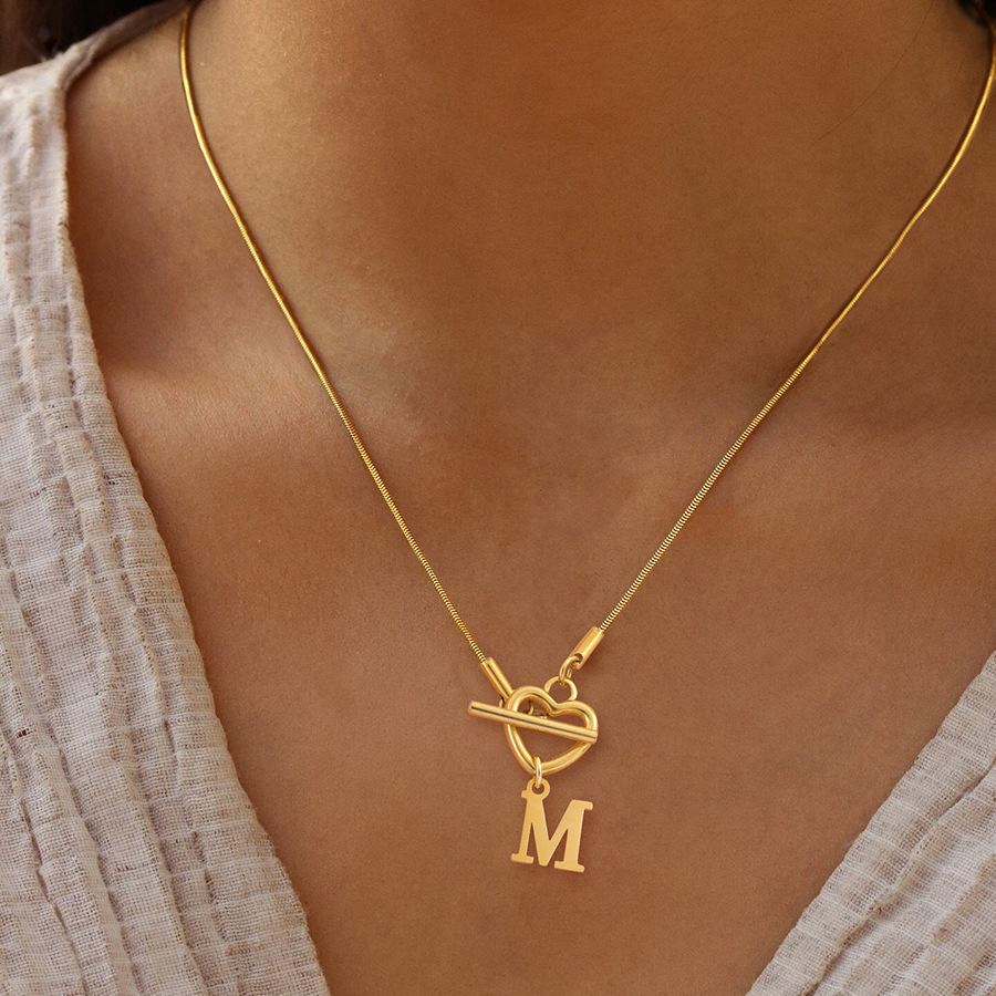 Fashion A-Z Initial Heart Pend - Initial Letter Necklace 18K Gold 评论和价格